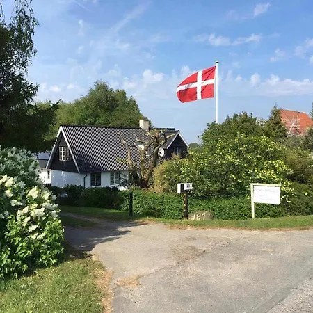 Family House Near With Garden Villa Sarup